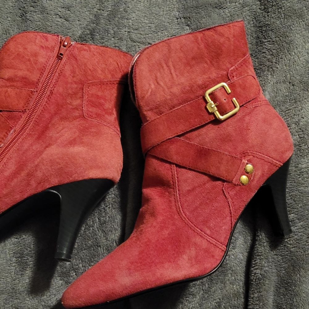 Heels, boots - Picture 5 of 5